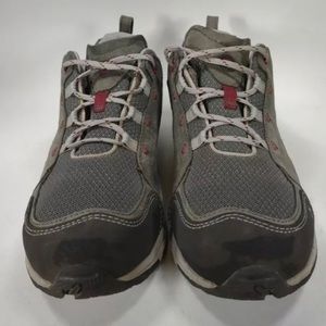 Womens OBOZ Low hiking boot. Excellent condition. SIZE 9.5